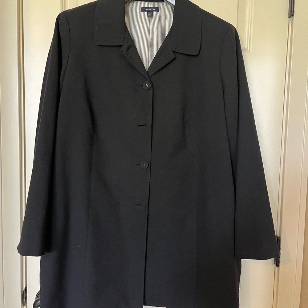 Black Trench Coat with Notched Lapel and Tailored Fit